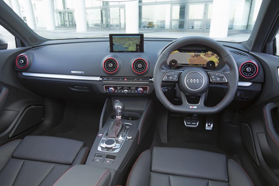 Торпедо Audi S3 Sportback (8V) 2017 года  (JP) (фото 6 из 12)